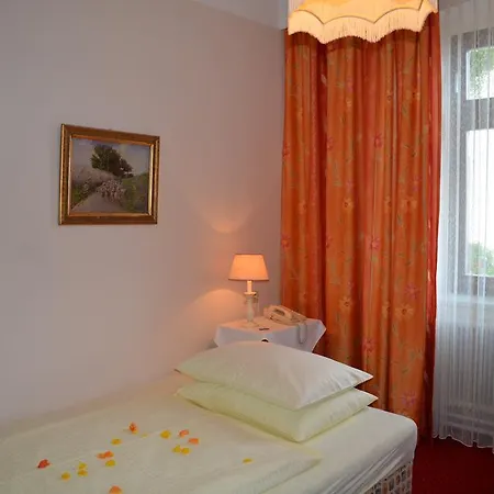 Hotel Schwarzer Adler 3*